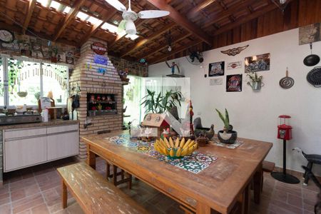 Casa à venda com 326m², 4 quartos e 3 vagas Casa à venda com 326m², 4 quartos e 3 vagasChurrasqueira