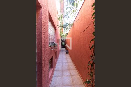 Casa à venda com 326m², 4 quartos e 3 vagas Casa à venda com 326m², 4 quartos e 3 vagasCorredor