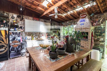 Casa à venda com 326m², 4 quartos e 3 vagas Casa à venda com 326m², 4 quartos e 3 vagasChurrasqueira