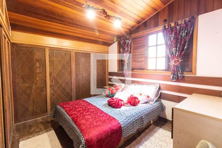 Casa à venda com 326m², 4 quartos e 3 vagas Casa à venda com 326m², 4 quartos e 3 vagasQuarto 4