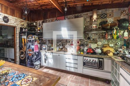 Casa à venda com 326m², 4 quartos e 3 vagas Casa à venda com 326m², 4 quartos e 3 vagasChurrasqueira