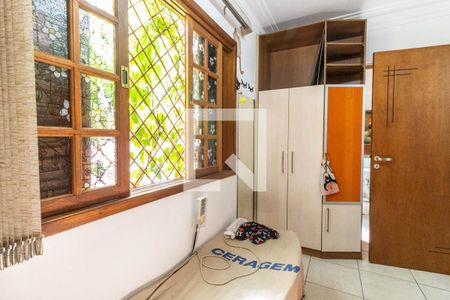 Casa à venda com 326m², 4 quartos e 3 vagas Casa à venda com 326m², 4 quartos e 3 vagasQuarto 2