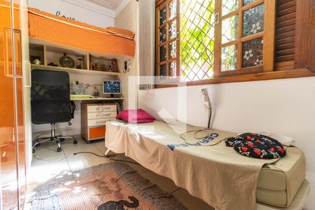 Casa à venda com 326m², 4 quartos e 3 vagas Casa à venda com 326m², 4 quartos e 3 vagasQuarto 2