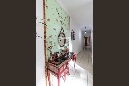 Casa à venda com 326m², 4 quartos e 3 vagas Casa à venda com 326m², 4 quartos e 3 vagasCorredor