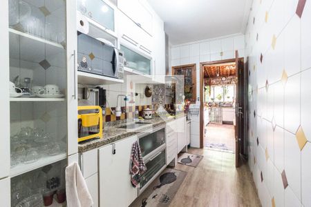 Casa à venda com 326m², 4 quartos e 3 vagas Casa à venda com 326m², 4 quartos e 3 vagasCozinha