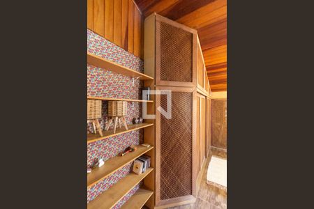 Casa à venda com 326m², 4 quartos e 3 vagas Casa à venda com 326m², 4 quartos e 3 vagasQuarto 4