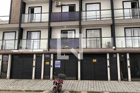 Casa para alugar com 116m², 2 quartos e 2 vagas Casa para alugar com 116m², 2 quartos e 2 vagasFachada