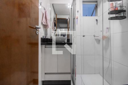 Apartamento à venda com 64m², 2 quartos e 1 vaga Apartamento à venda com 64m², 2 quartos e 1 vagaBanheiro