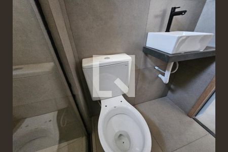 Banheiro de kitnet/studio para alugar com 1 quarto, 24m² em Jardim Márcia, Suzano