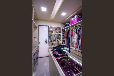 Casa para alugar com 237m², 5 quartos e 2 vagas Casa para alugar com 237m², 5 quartos e 2 vagasCloset da Suíte 3