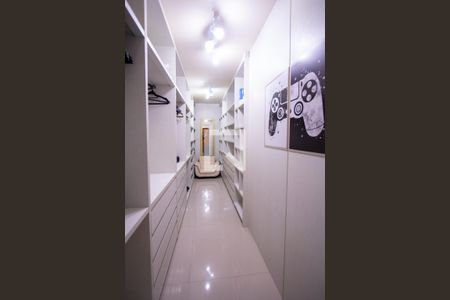 Casa para alugar com 237m², 5 quartos e 2 vagas Casa para alugar com 237m², 5 quartos e 2 vagasCloset da Suíte 4