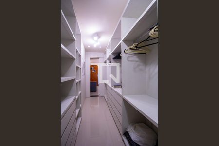 Casa para alugar com 237m², 5 quartos e 2 vagas Casa para alugar com 237m², 5 quartos e 2 vagasCloset da Suíte 4
