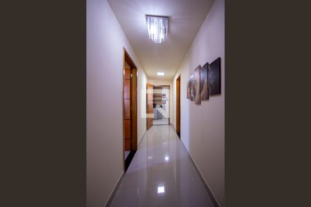 Casa para alugar com 237m², 5 quartos e 2 vagas Casa para alugar com 237m², 5 quartos e 2 vagasCorredor 2