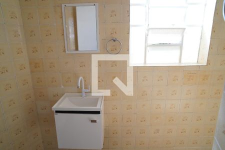 Banheiro de casa para alugar com 1 quarto, 56m² em Vila Mangalot, São Paulo