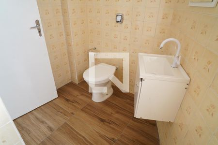 Banheiro de casa para alugar com 1 quarto, 56m² em Vila Mangalot, São Paulo