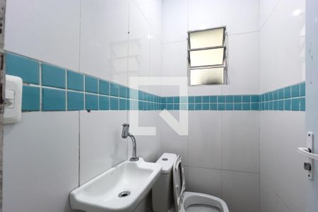 Banheiro de casa de condomínio para alugar com 1 quarto, 40m² em Vila Moraes, São Paulo