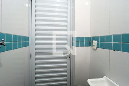 Banheiro de casa de condomínio para alugar com 1 quarto, 40m² em Vila Moraes, São Paulo