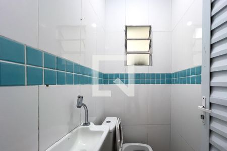 Banheiro de casa de condomínio para alugar com 1 quarto, 40m² em Vila Moraes, São Paulo