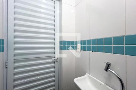 Banheiro de casa de condomínio para alugar com 1 quarto, 40m² em Vila Moraes, São Paulo