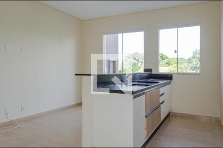 Sala / Cozinha de apartamento para alugar com 2 quartos, 54m² em Campeche, Florianópolis