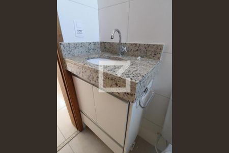 Banheiro de apartamento para alugar com 1 quarto, 28m² em Vila Nivi, São Paulo