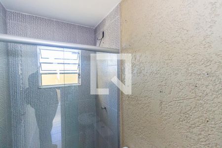 Banheiro de kitnet/studio para alugar com 1 quarto, 25m² em Cordovil, Rio de Janeiro