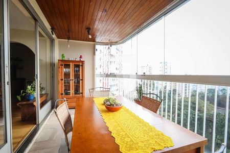 Varanda de apartamento para alugar com 3 quartos, 273m² em Vila Suzana, São Paulo