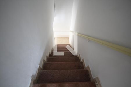 Casa para alugar com 80m², 3 quartos e sem vagaEscada