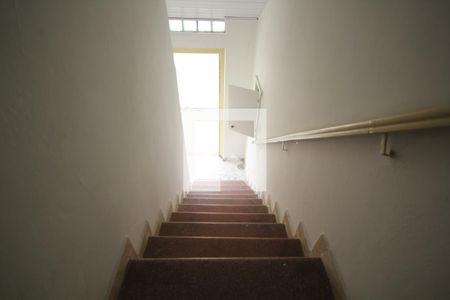 Casa para alugar com 80m², 3 quartos e sem vagaEscada