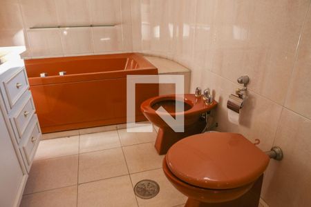 Apartamento à venda com 325m², 5 quartos e 5 vagasBanheiro da Suíte 1