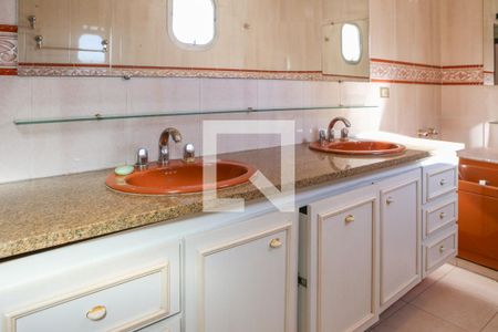 Apartamento à venda com 325m², 5 quartos e 5 vagasBanheiro da Suíte 1