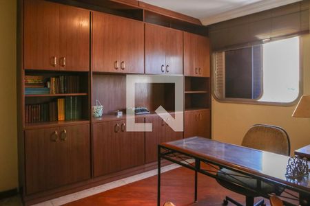 Apartamento à venda com 325m², 5 quartos e 5 vagasQuarto 5