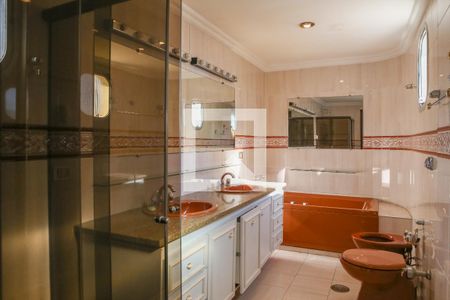 Apartamento à venda com 325m², 5 quartos e 5 vagasBanheiro da Suíte 1