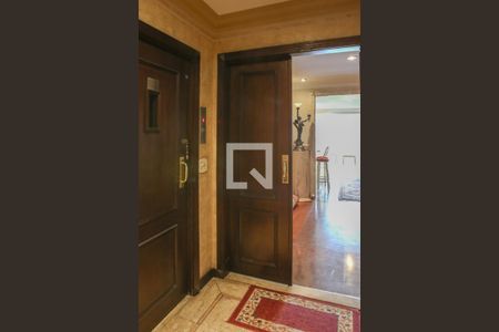 Entrada de apartamento à venda com 5 quartos, 325m² em Perdizes, São Paulo