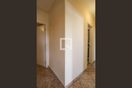Corredor  de apartamento para alugar com 3 quartos, 144m² em Vila Itapura, Campinas