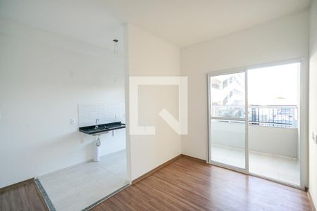 Sala e cozinha de apartamento para alugar com 2 quartos, 42m² em Penha de França, São Paulo