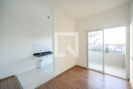 Sala e cozinha de apartamento para alugar com 2 quartos, 42m² em Penha de França, São Paulo