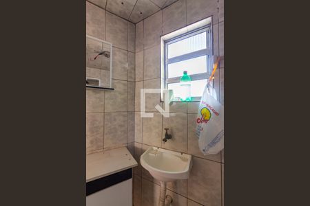 Banheiro de casa para alugar com 2 quartos, 60m² em Vila Osasco, Osasco
