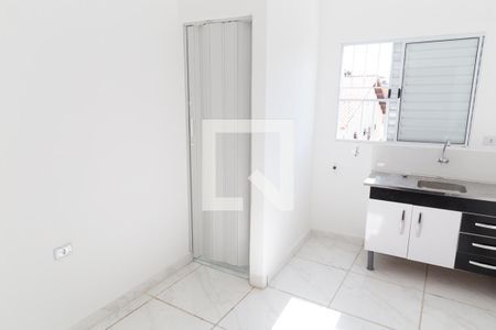 Quarto e cozinha de casa para alugar com 1 quarto, 17m² em Gopouva, Guarulhos