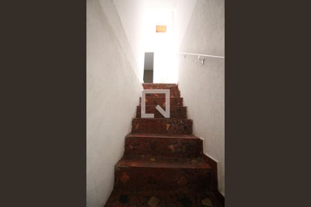 Escada de casa para alugar com 2 quartos, 50m² em Jardim Santa Inês, São Paulo