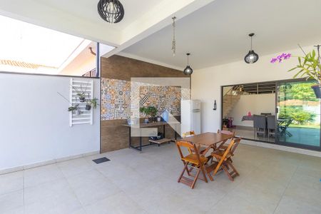 Casa à venda com 207m², 3 quartos e 4 vagasQuintal