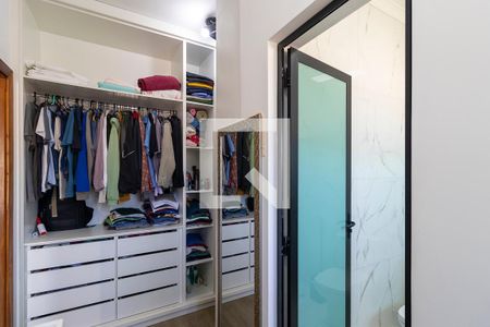 Casa à venda com 207m², 3 quartos e 4 vagasCloset e banheiro da suíte