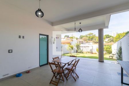 Casa à venda com 207m², 3 quartos e 4 vagasQuintal