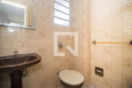 Banheiro de kitnet/studio para alugar com 1 quarto, 45180m² em Petrópolis, Porto Alegre
