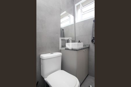 Banheiro de kitnet/studio para alugar com 1 quarto, 30m² em Cidade Baixa, Porto Alegre