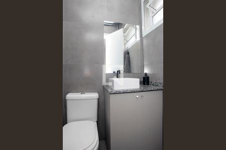 Banheiro de kitnet/studio para alugar com 1 quarto, 30m² em Cidade Baixa, Porto Alegre