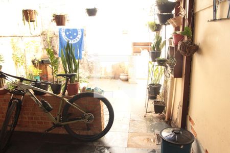 Casa à venda com 73m², 2 quartos e 1 vagaÁrea de Serviço