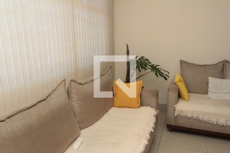 Sala de casa para alugar com 2 quartos, 73m² em Floramar, Belo Horizonte