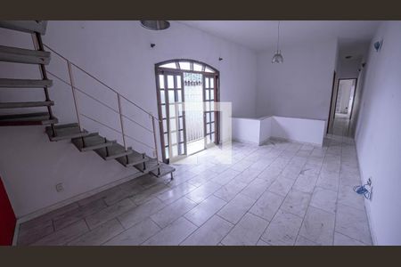 Casa para alugar com 160m², 5 quartos e 2 vagas Casa para alugar com 160m², 5 quartos e 2 vagasÁrea comum