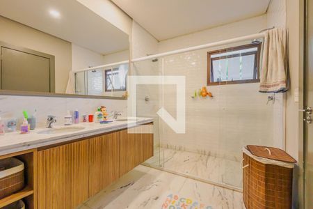 Casa à venda com 373m², 4 quartos e 4 vagasBanheiro da Suíte 1